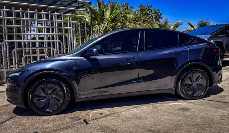 TESLA MODEL Y AUTONOMÍA MAYOR 2026 lleno