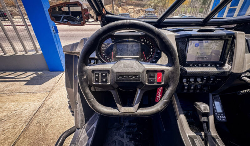 POLARIS RZR POR R 2022 lleno